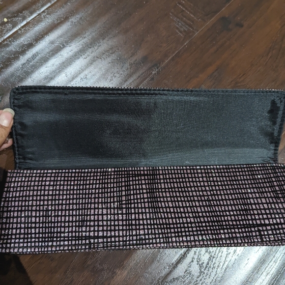 Metallic Glittery MAC Cosmetics Long Pale Pink Checkered Clutch - Picture 3 of 5